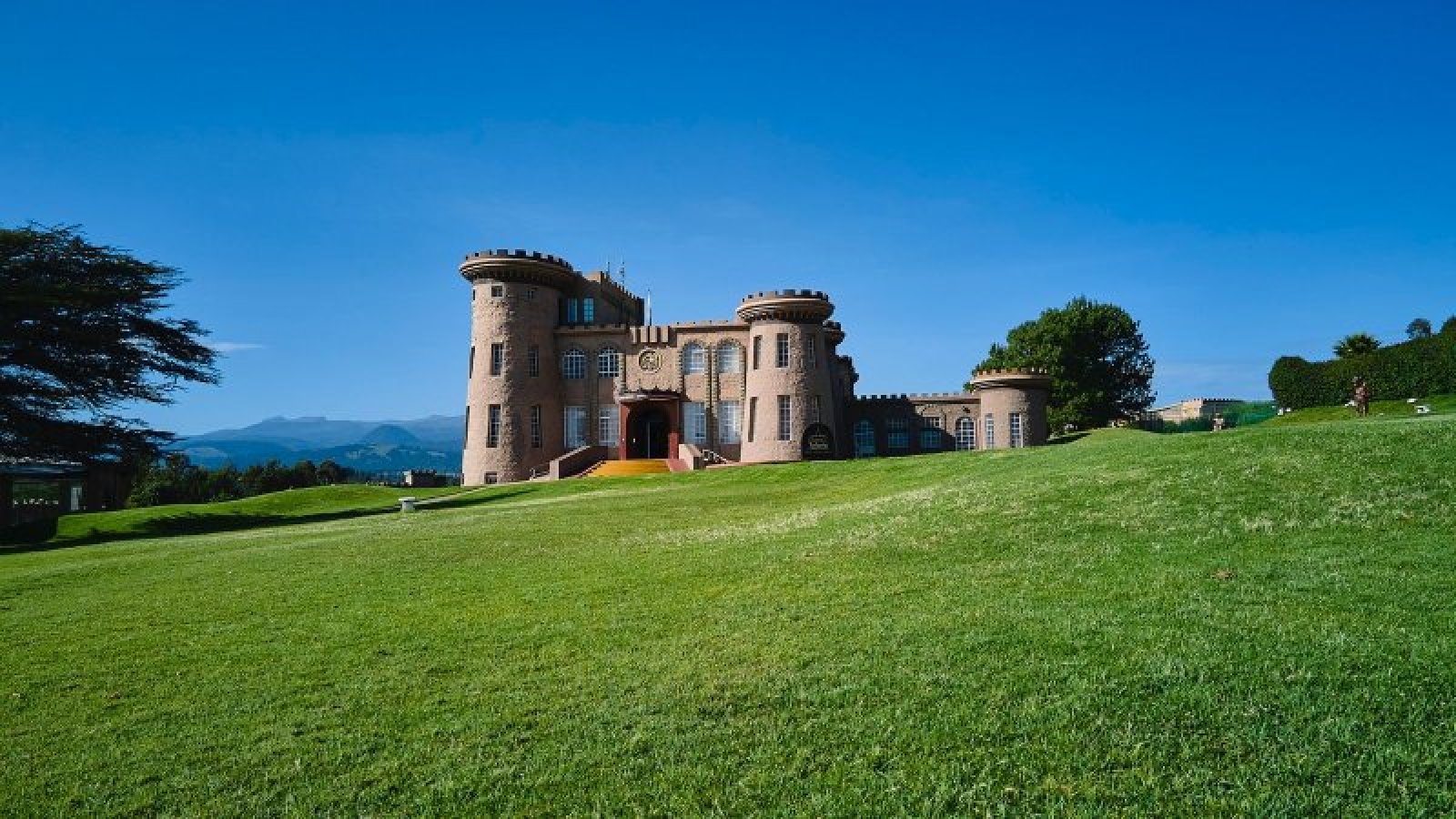 Tafaria-castle-front-image